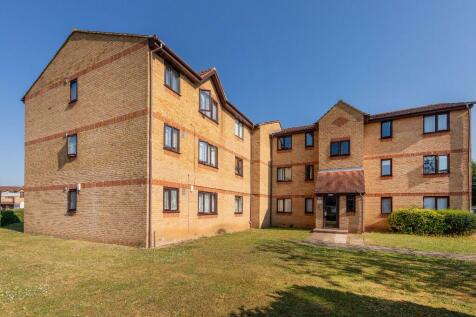 Lowestoft Drive, Cippenham 2 bed flat for sale