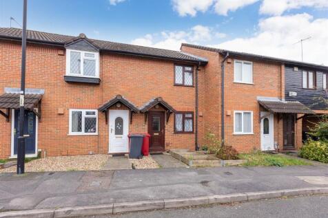 Flamborough Spur, Cippenham 2 bed terraced house for sale