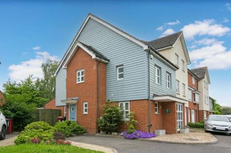 5 bedroom end of terrace house for sale