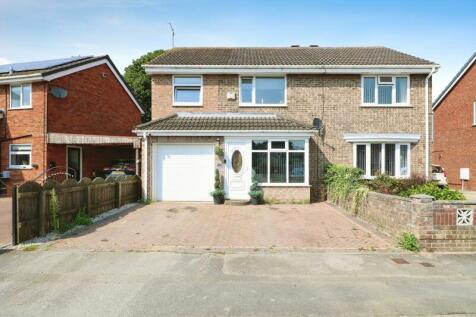 4 bedroom semi-detached house for sale