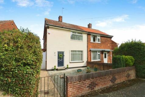 2 bedroom semi-detached house for sale