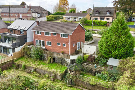 Bream Road, Lydney, Gloucestershire... 4 bed detached house for sale