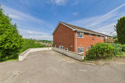 Bream Road, Lydney, Gloucestershire... 4 bed detached house for sale