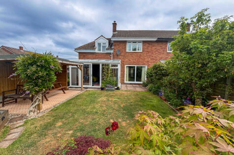 4 bedroom semi-detached house for sale