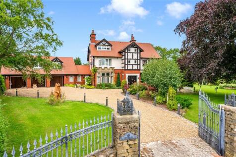 6 bedroom detached house for sale