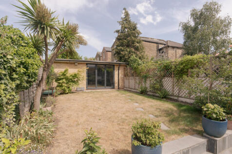 2 bedroom ground floor flat for sale