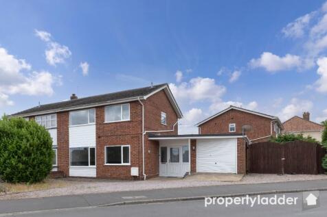 3 bedroom semi-detached house for sale