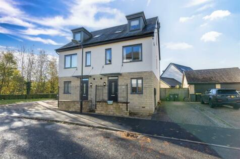 4 bedroom semi-detached house for sale