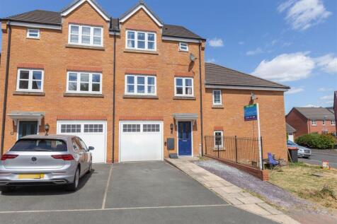 4 bedroom town house for sale