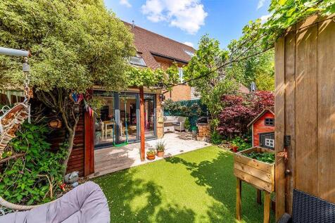 4 bedroom terraced house for sale