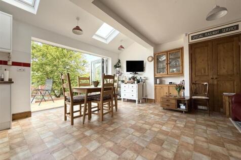 Marsden Lane, Old Aylestone Village LE2 4 bed semi