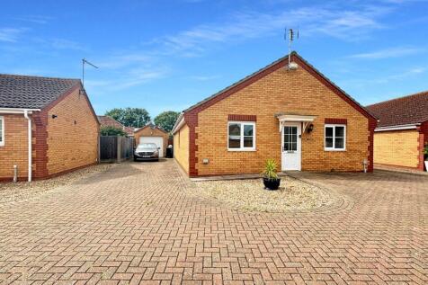 Thelma Drive Clacton Road... 3 bed detached bungalow for sale