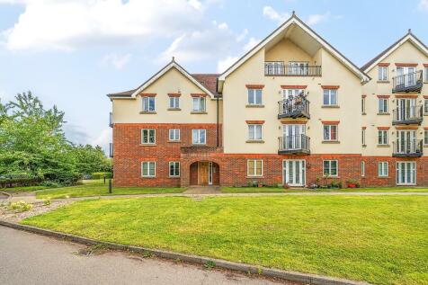 Slough,  Berkshire,  SL3 2 bed flat for sale