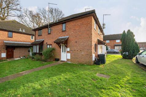 Slough,  Berkshire,  SL2 2 bed end of terrace house for sale