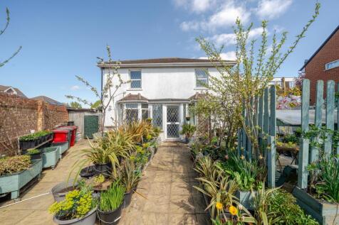 Slough,  Berkshire,  SL3 5 bed detached house for sale