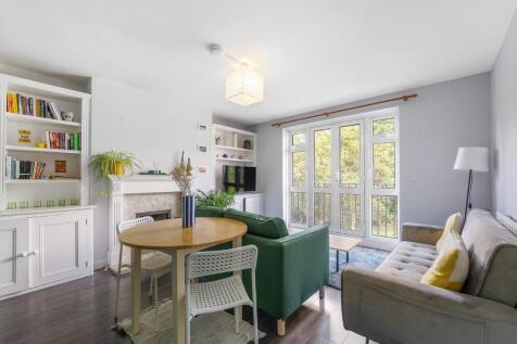 Trinity Gardens, SW9 3 bed flat for sale