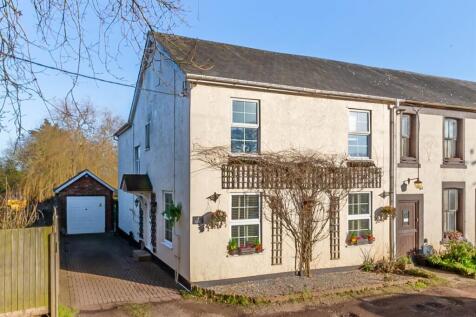 4 bedroom end of terrace house for sale