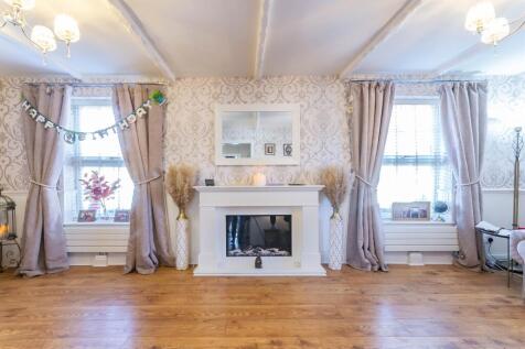 4 bedroom end of terrace house for sale