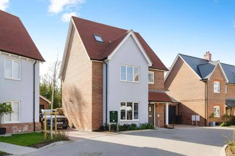 4 bedroom link detached house for sale