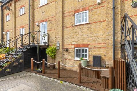 4 bedroom terraced house for sale