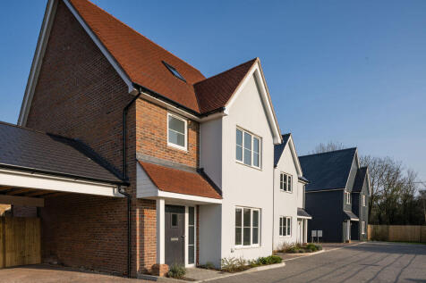 4 bedroom link detached house for sale