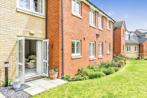 1 bedroom ground floor flat for sale