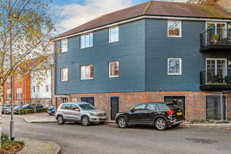 Woodland Road, Dunton Green... 2 bed flat for sale
