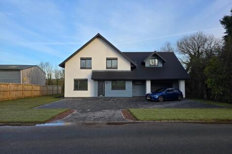 5 bedroom detached house for sale