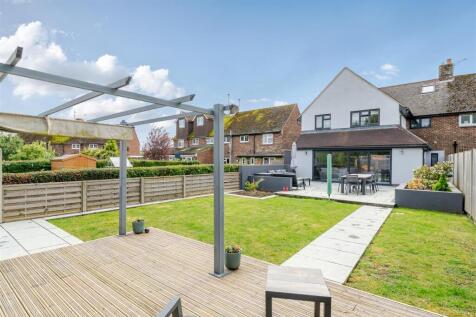 4 bedroom semi-detached house for sale