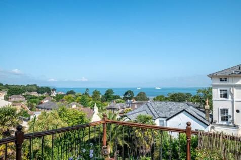*Sea Views* Spencer Road, Ryde 2 bed apartment for sale