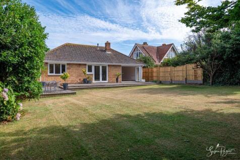 Bay Road, Freshwater 3 bed detached bungalow for sale