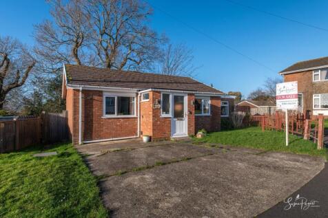 Manor Crescent, Newport 3 bed detached bungalow for sale