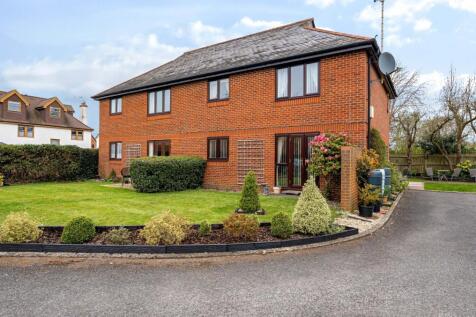 Badgers Croft, Mortimer Common RG7 2 bed apartment for sale