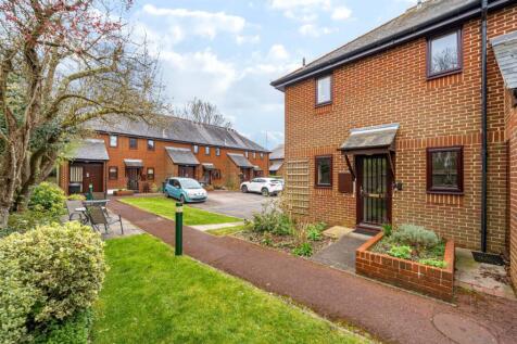 Badgers Croft, Mortimer Common RG7 2 bed apartment for sale