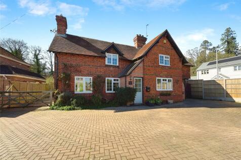 Basingstoke Road, Reading RG7 6 bed detached house for sale