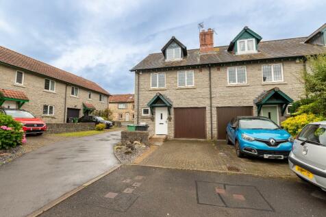 4 bedroom end of terrace house for sale