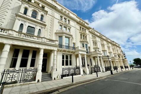 Palmeira Square, Hove, East Sussex, BN3 1 bed flat for sale