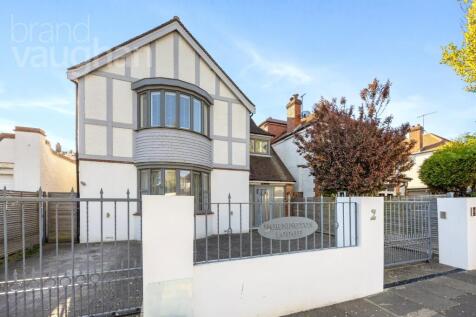 6 bedroom detached house for sale