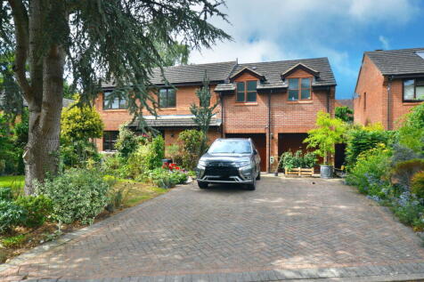 St. James Close,Harvington, WR11 8PZ 5 bed detached house for sale