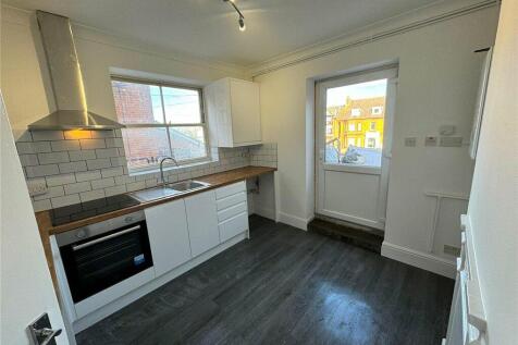 Albert Walk, Felixstowe, Suffolk 3 bed maisonette for sale