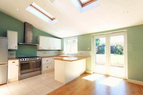 4 bedroom semi-detached house for sale