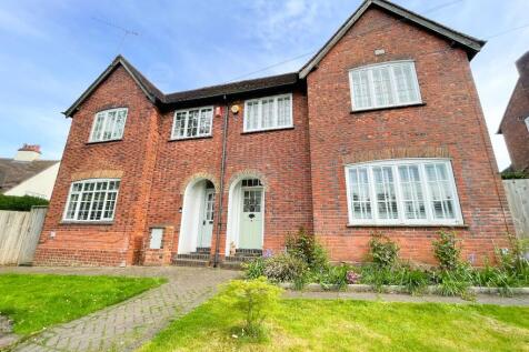 3 bedroom semi-detached house for sale