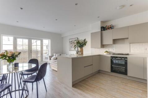 2 bedroom maisonette for sale