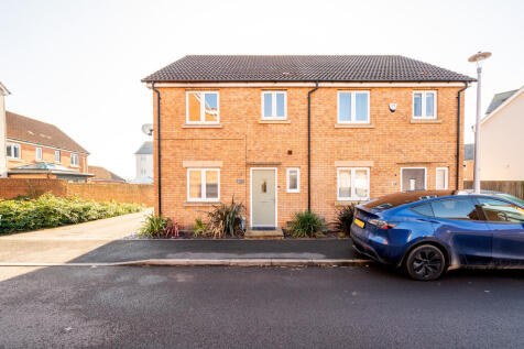 3 bedroom semi-detached house for sale