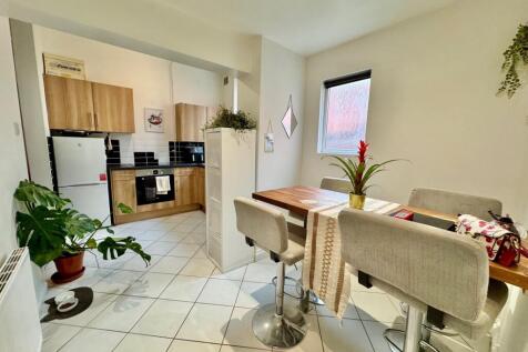 Exmouth EX8 2 bed apartment for sale
