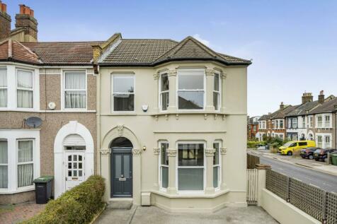 4 bedroom end of terrace house for sale