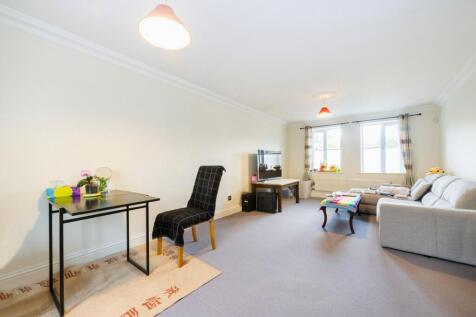 Catherine Drive, Richmond, Surrey 2 bed flat for sale