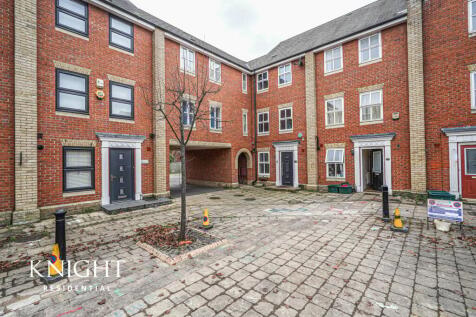 4 bedroom town house for sale