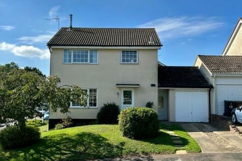 3 bedroom link detached house for sale