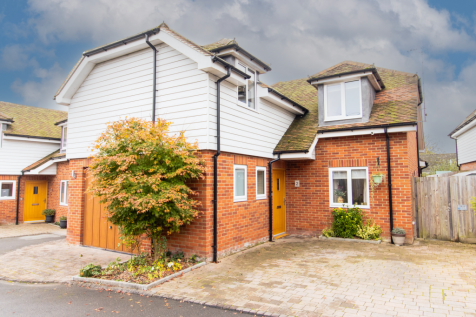 Pear Tree Close, South Road, Alresford 4 bed detached house for sale